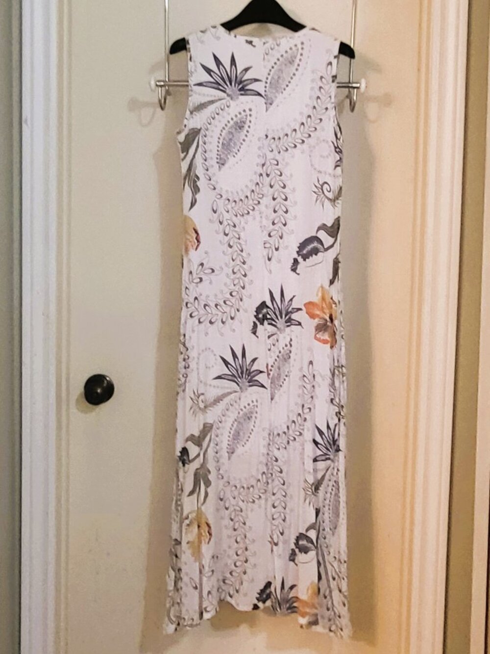 Unbranded Sleeveless crinkle White Floral Sundress  - Size Medium - Picture 6 of 10